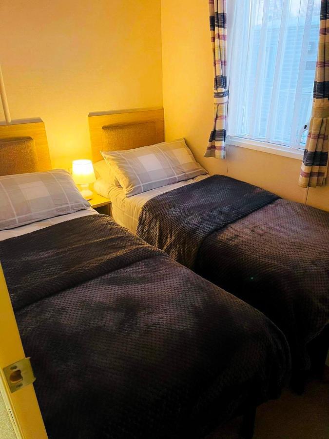 ホテル The Sunflower Luxury Caravan At Tattersall Lakes タターズホール エクステリア 写真