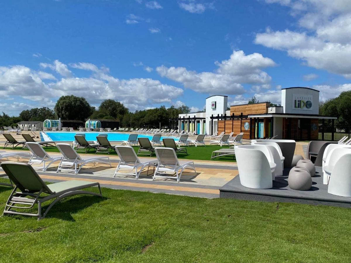 ホテル The Sunflower Luxury Caravan At Tattersall Lakes タターズホール エクステリア 写真