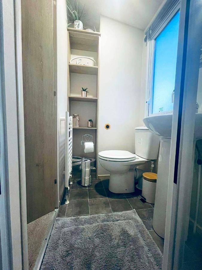 ホテル The Sunflower Luxury Caravan At Tattersall Lakes タターズホール エクステリア 写真